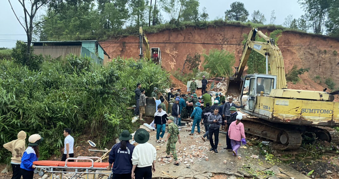 Hiện trường vụ sạt lở đất vùi lấp nhà dân ở huyện Đam Rông sáng 15/7. Ảnh: Khánh Hương