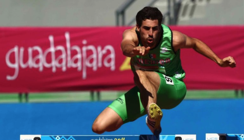 Juan Stenner thi đấu cho Mexico ở Đại hội Thể thao Liên Mỹ 2011 nội dung 400m rào và 4x400m tiếp sức. Ảnh: Mexsport