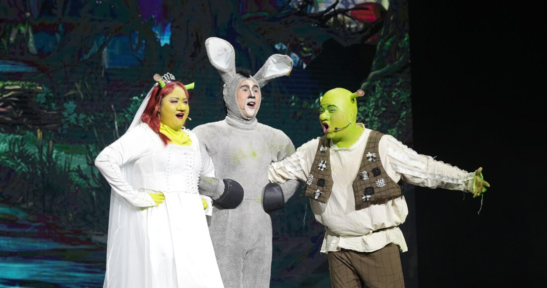 Từ phải qua: Shrek, Donkey, công chúa Fiona. Ảnh: Yên Khương