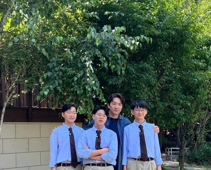 Song Il Gook và ba con. Ảnh: tvN