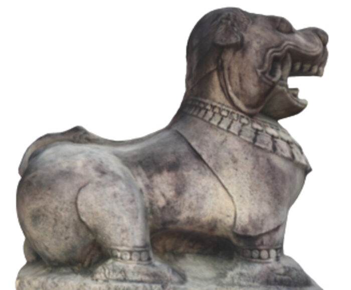 Tượng sư tử đầu tiên nhìn từ bên trái. Ảnh: Cục Di sản Văn hóa