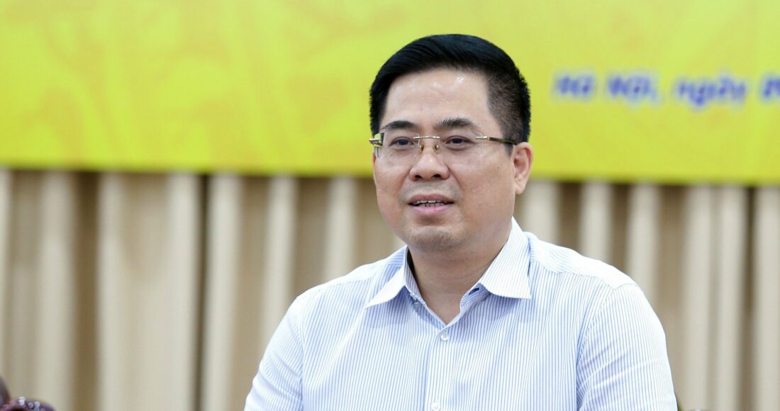 Thứ trưởng Nguyễn Hoàng Giang điều hành cuộc họp báo thường kỳ quý III. Ảnh: TTTT