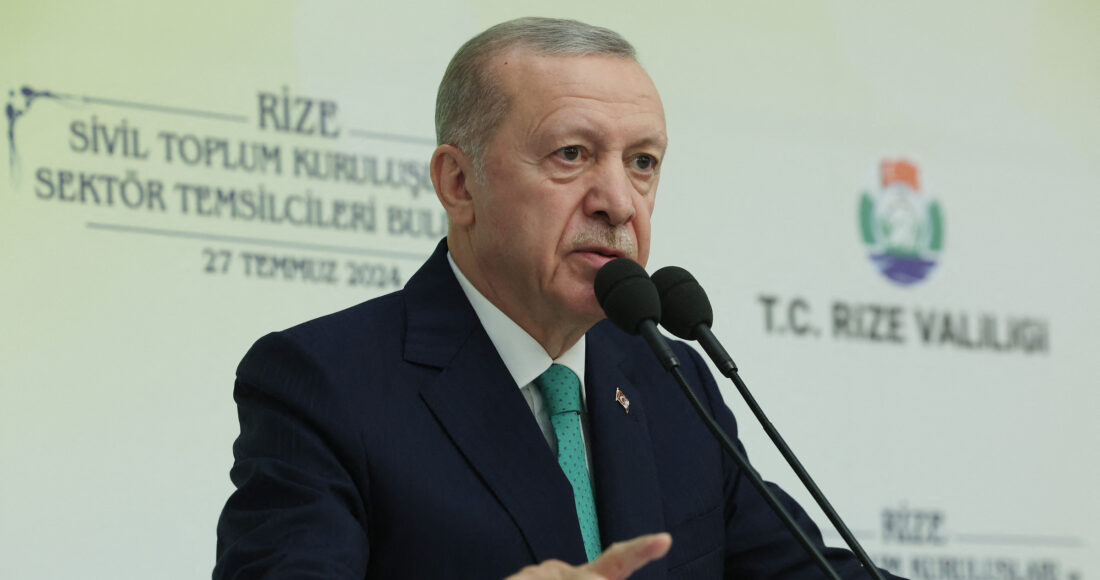 Tổng thống Thổ Nhĩ Kỳ Recep Tayyip Erdogan phát biểu tại khách sạn Ramada ở Rize vào ngày 27/4. Ảnh: AFP