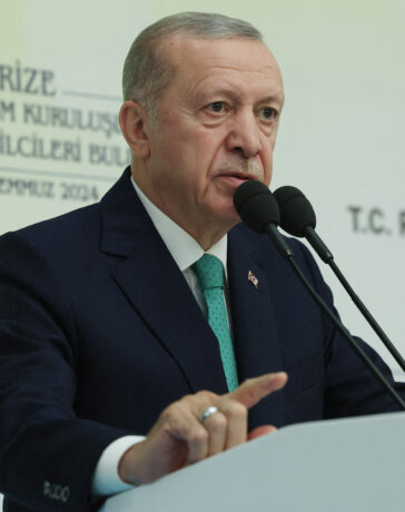 Tổng thống Thổ Nhĩ Kỳ Recep Tayyip Erdogan phát biểu tại khách sạn Ramada ở Rize vào ngày 27/4. Ảnh: AFP