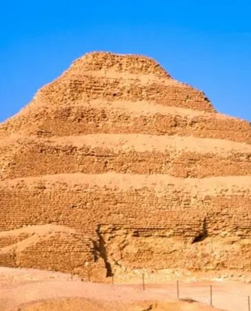 Kim tự tháp bậc thang Djoser. Ảnh: Alamy