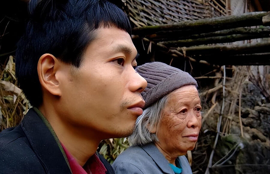 Cặp vợ chồng chênh nhau 47 tuổi Lam Tú Liên và Ngụy Quế Tường. Ảnh: 163.com