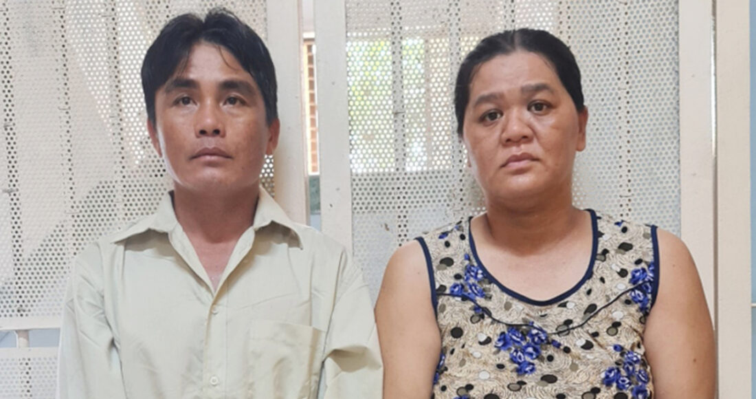 Vợ chồng Đức tại cơ quan điều tra. Ảnh: Công an cung cấp