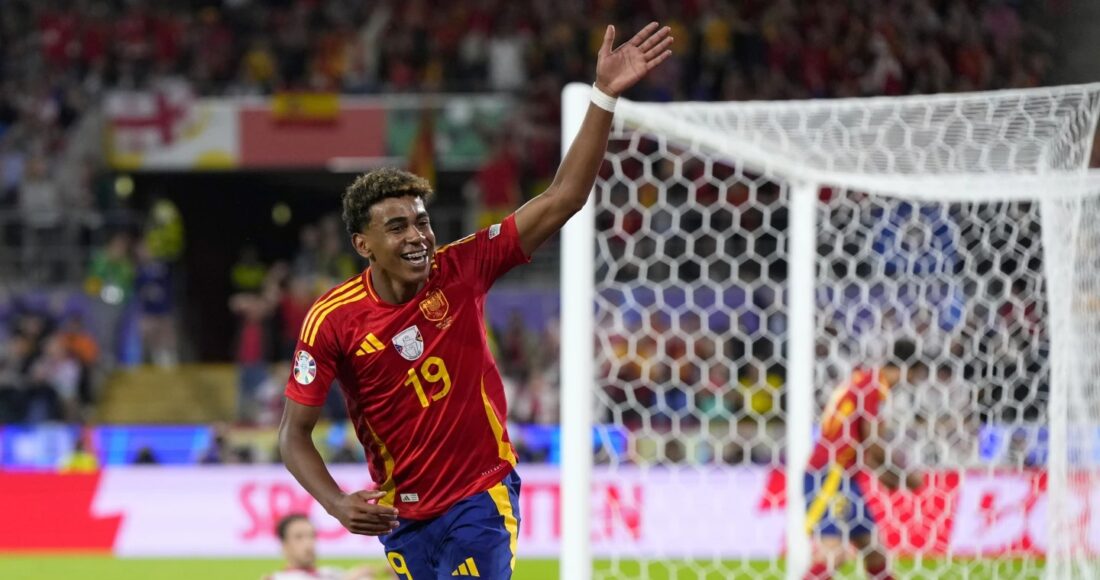 Yamal mừng một bàn bị từ chối vì lỗi việt vị trong trận Tây Ban Nha thắng Gruzia 4-1 ở vòng 1/8 Euro 2024. Ảnh: AP