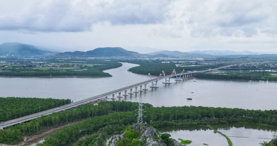 cầu Bến Rừng nối huyện Thủy Nguyên (TP Hải Phòng) và thị xã Quảng Yên (tỉnh Quảng Ninh). Ảnh: Lê Tân