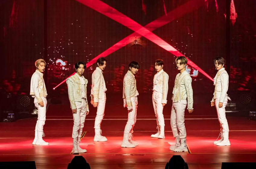Nhóm nhạc nam Enhypen biểu diễn ngày 20/1 tại Sân vận động trong nhà Singapore. Ảnh: Straitstimes