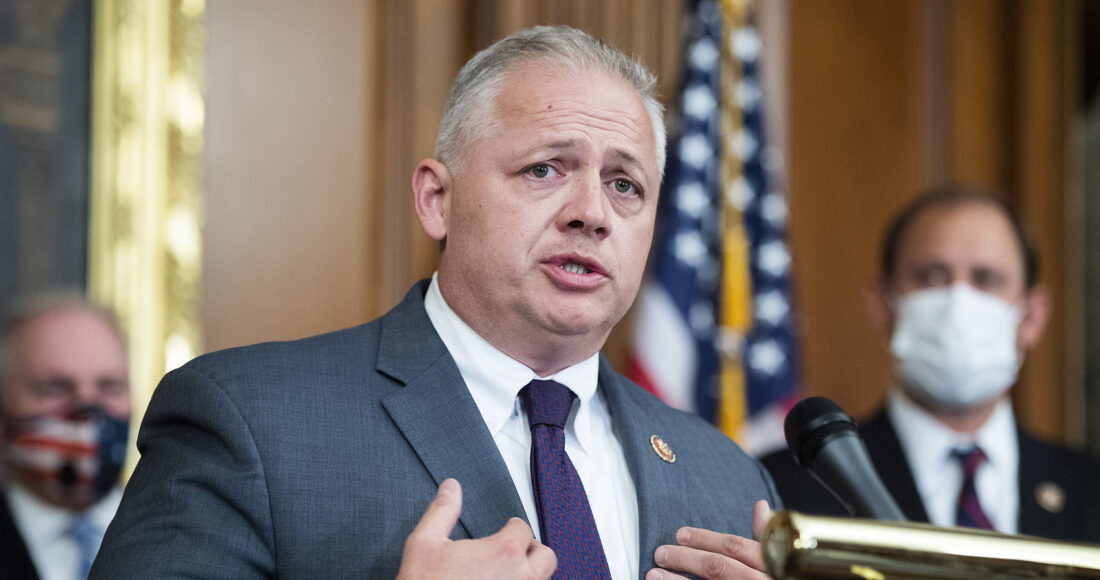 Ông Denver Riggleman trong một cuộc họp báo năm 2020. Ảnh: Reuters