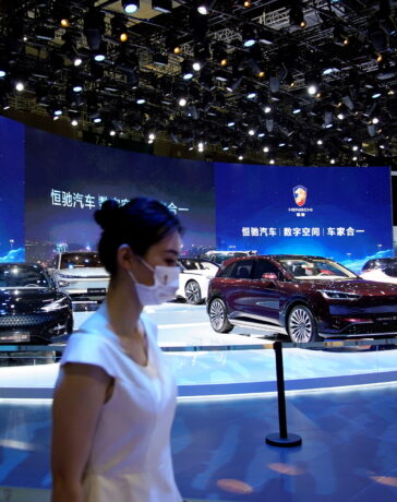Mẫu xe Hengchi của Evergrande trưng bày tại Thượng Hải ngày 19/4/2021. Ảnh: Reuters