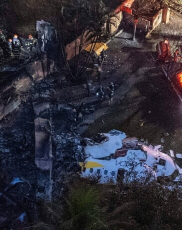 Hiện trường vụ rơi máy bay ở Brazil. Ảnh: AFP
