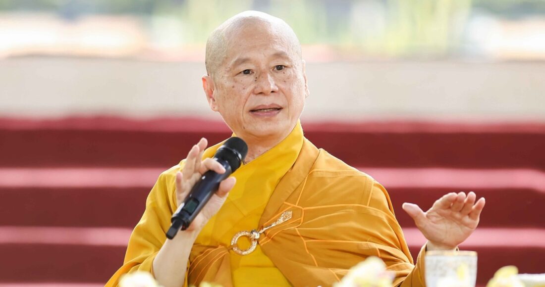 Thượng tọa Thích Chân Quang thuyết giảng tại chùa Thiền Tôn Phật Quang trong lễ Phật đản 2024 hồi tháng 5. Ảnh: Thiền tôn Phật Quang