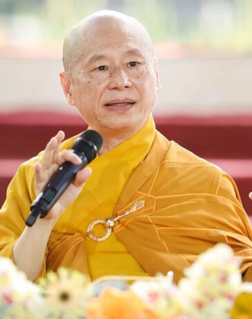 Thượng tọa Thích Chân Quang thuyết giảng tại chùa Thiền Tôn Phật Quang trong lễ Phật đản 2024 hồi tháng 5. Ảnh: Thiền tôn Phật Quang