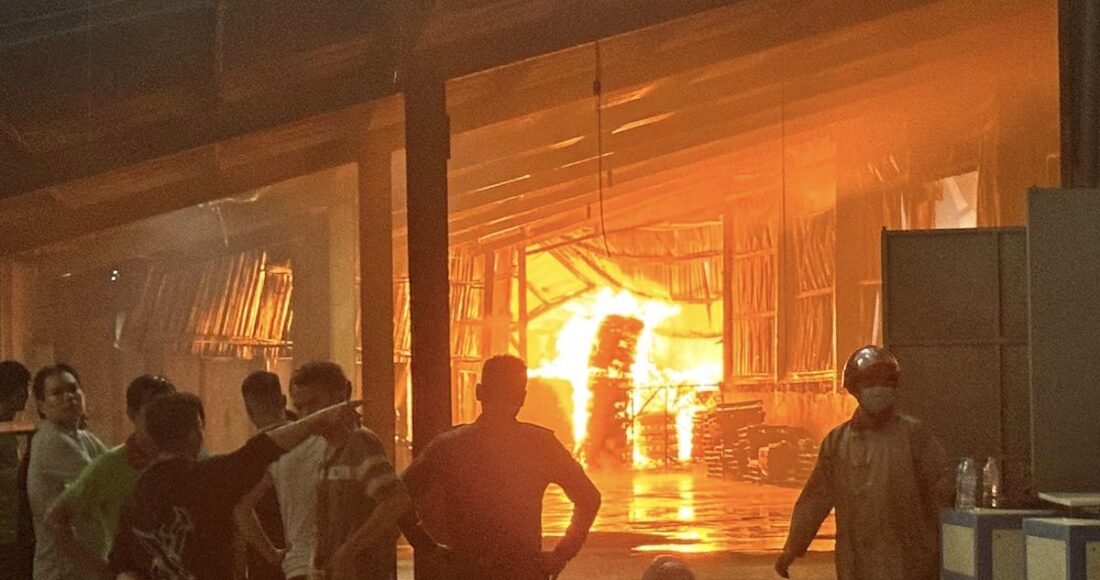 Cháy lớn xưởng gỗ ở Đồng Nai