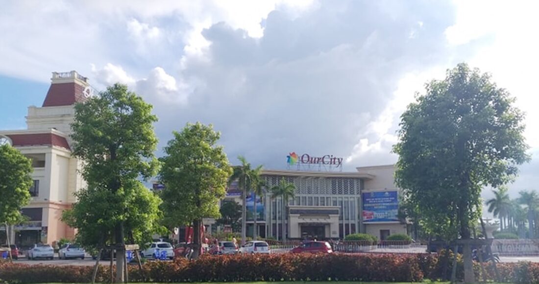 Khu đô thị Our City thời điểm công an đột kích ổ cờ bạc do người Trung Quốc điều hành, năm 2019. Ảnh Lê Tân