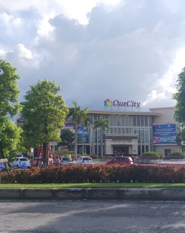 Khu đô thị Our City thời điểm công an đột kích ổ cờ bạc do người Trung Quốc điều hành, năm 2019. Ảnh Lê Tân