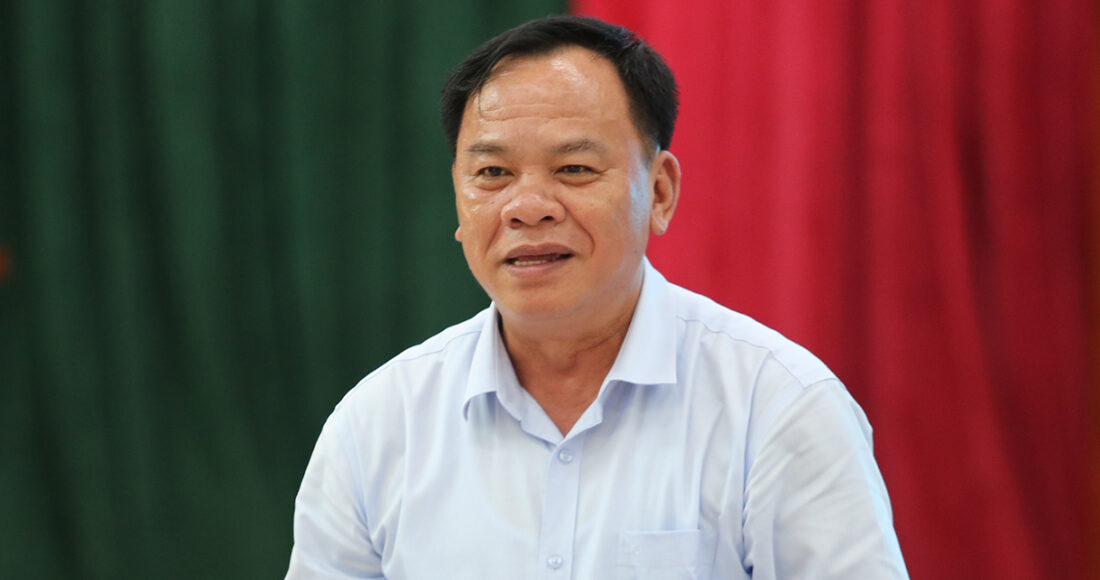 Ông Đức chỉ đạo công tác giải phóng mặt bằng cao tốc Biên Hòa - Vũng Tàu đầu tháng 8. Ảnh: Phước Tuấn