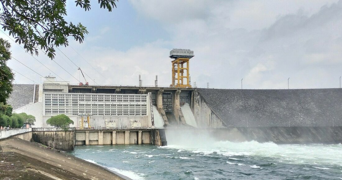 Thuỷ điện Thác Bà mở cửa xả mặt thứ ba, chiều 5/8. Ảnh: G.S