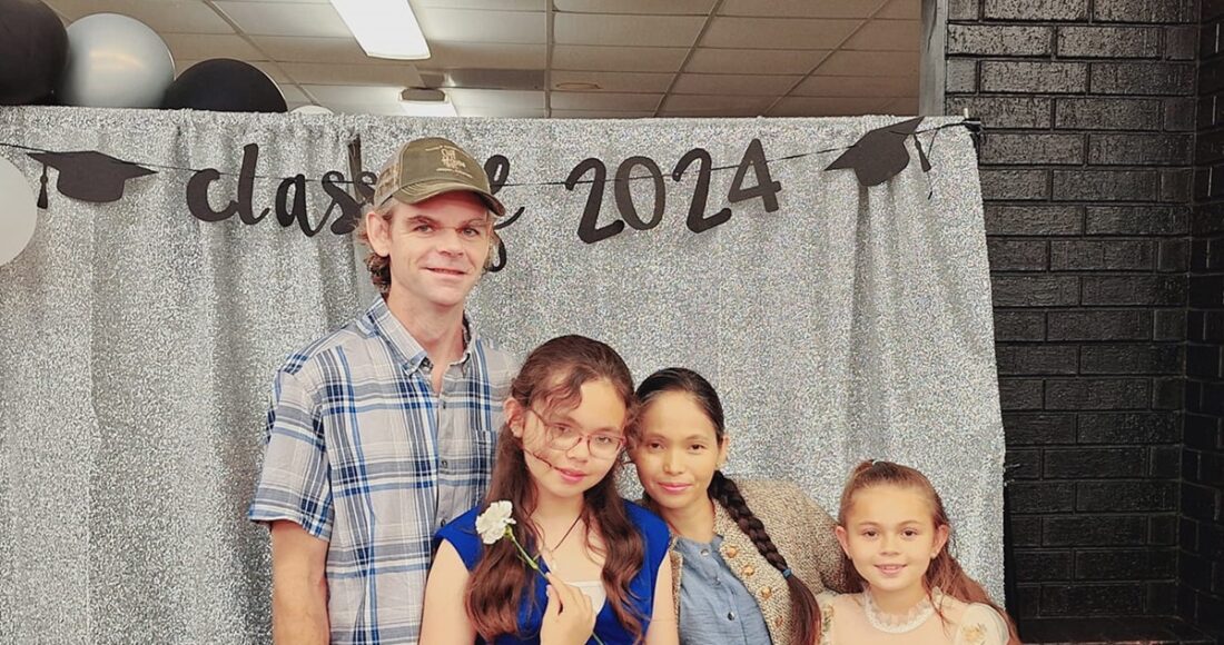 Gia đình chị Hoài Nhân nhân dịp dự lễ tốt nghiệp của con gái lớn, năm 2024, tại tiểu bang Arkansas, Mỹ. Ảnh nhân vật cung cấp