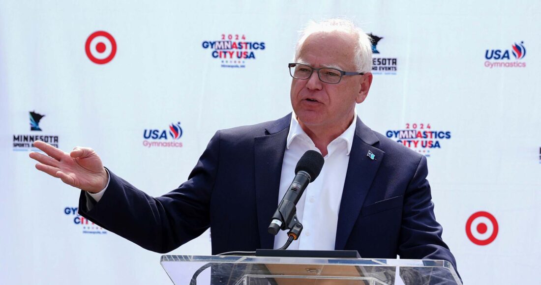 Thống đốc bang Minnesota Tim Walz trong cuộc họp báo ở thành phố Minneapolis ngày 24/6. Ảnh: AP