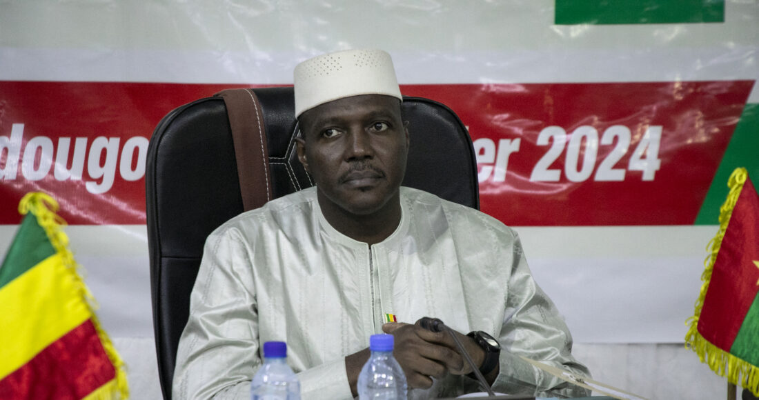 Abdoulaye Maiga, người phát ngôn chính quyền quân sự Mali, tại cuộc họp của Liên minh các nước vùng Sahel (AES) ở Ouagadougou, Burkina Faso hồi tháng 2. Ảnh: AFP