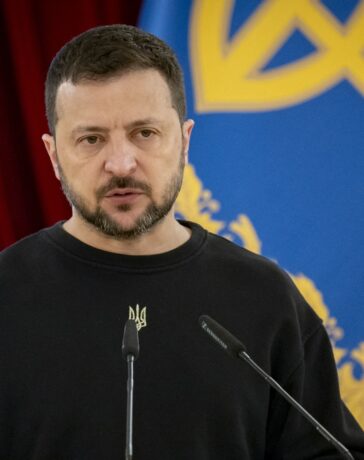 Tổng thống Ukraine Volodymyr Zelensky tại Kiev hôm 22/4. Ảnh: AFP