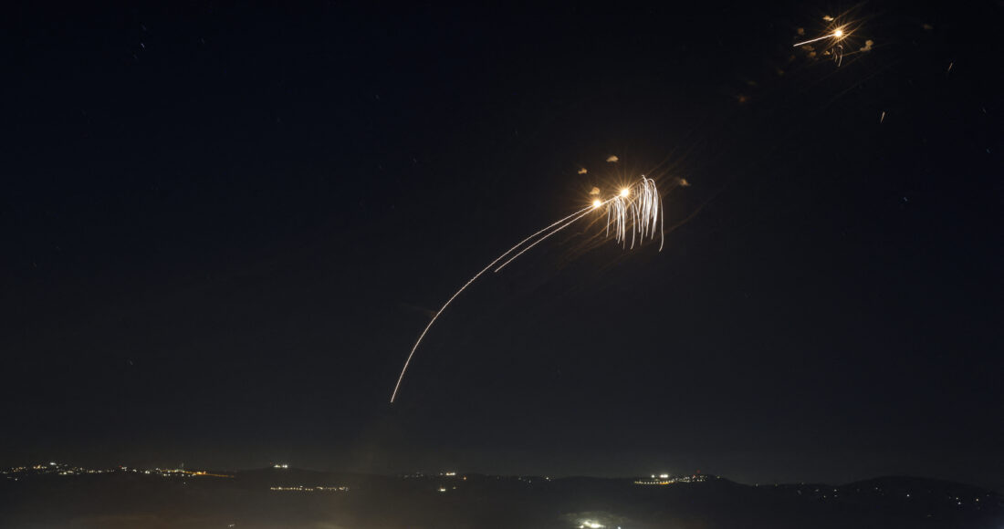 Hệ thống Vòm Sắt đánh chặn rocket phóng từ Lebanon ở khu vực Thượng Galilee, miền bắc Israel ngày 4/8. Ảnh: AFP