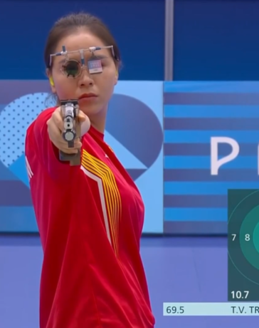 Trịnh Thu Vinh thi đấu ở chung kết nội dung 10m súng ngắn hơi nữ Olympic Paris 2024, chiều 28/7.