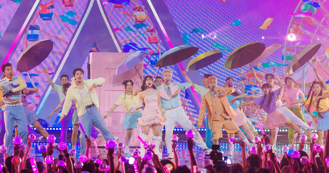 Từ trái qua: HIEUTHUHAI, Anh Tú, Vũ Thảo My, Erik, Jsol. Ảnh: Vie