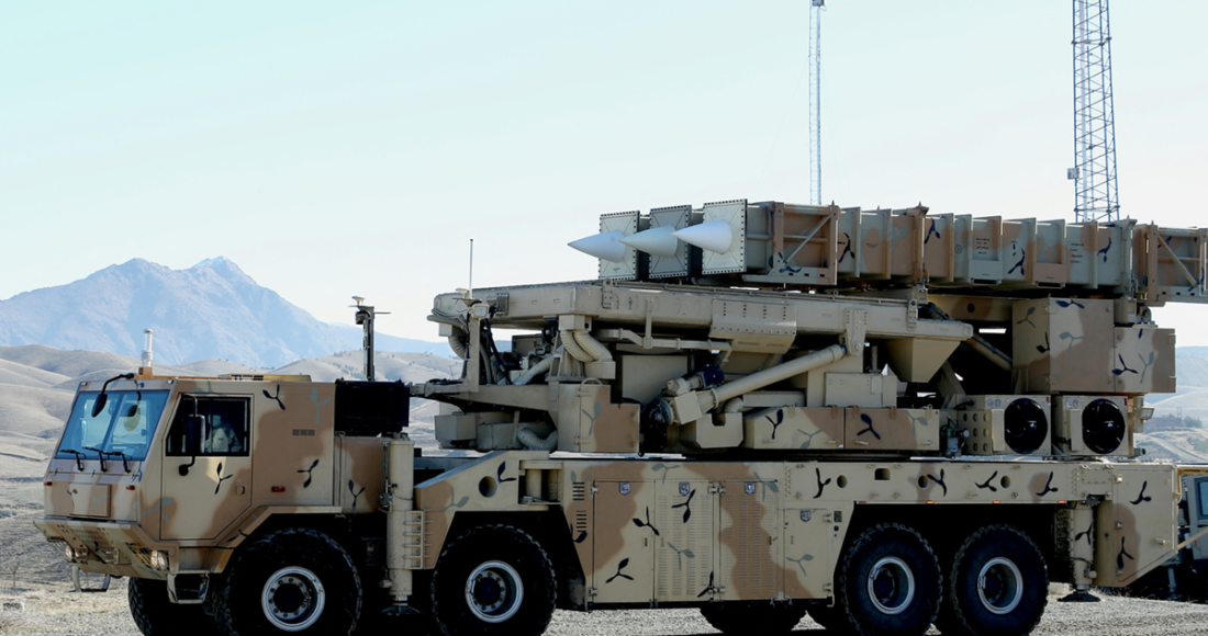Xe phóng đạn thuộc tổ hợp phòng không Arman của Iran trong lễ công bố hồi tháng 2. Ảnh: Reuters