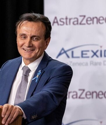 CEO hãng dược phẩm AstraZeneca Pascal Soriot. Ảnh: Reuters