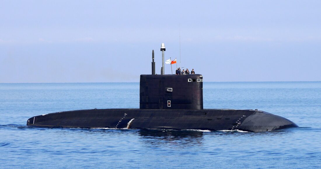 Tàu ngầm Staryy Oskol thuộc Hạm đội Biển Đen hải quân Nga ra biển hồi năm 2016. Ảnh: BQP Nga