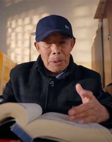 Ông Vương Nhu Kiệt trong biệt phủ nhà họ Vương năm 2022. Ảnh: Kankan News