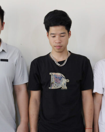 Phương, Tuấn Anh và Hoa (từ trái sang) tại cơ quan điều tra. Ảnh: Tuyết Nhung