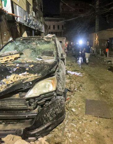 Cảnh đổ nát tại hiện trường vụ không kích ở Beirut hôm 30/7. Ảnh: AFP
