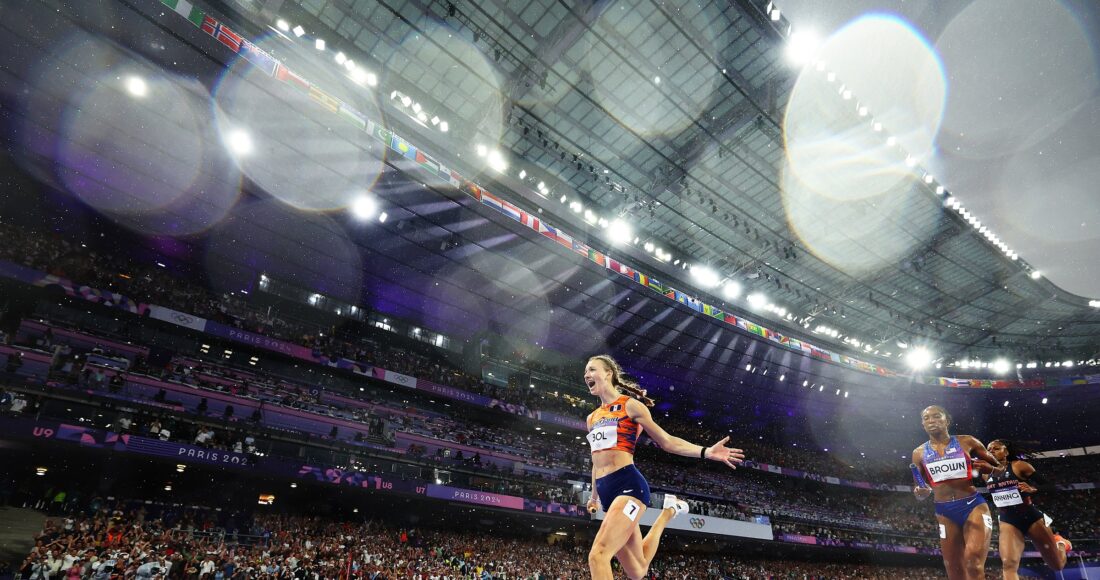 Bol phấn khích sau khi vượt qua vạch đích, giúp Hà Lan giành HC vàng 4x400m tiếp sức hỗn hợp Olympic Paris 2024 ngày 3/8. Ảnh: Olympics