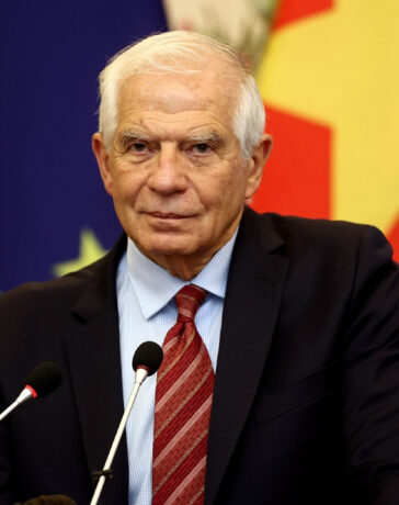 Phó chủ tịch EC Josep Borrell tại cuộc gặp gỡ báo chí ở Hà Nội hôm nay. Ảnh: Giang Huy