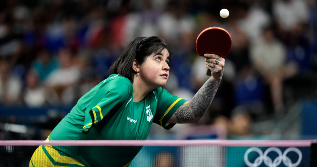 VĐV mất một tay Bruna Alexandre của Brazil thi đấu bóng bàn Olympic Paris 2024. Ảnh: AFP