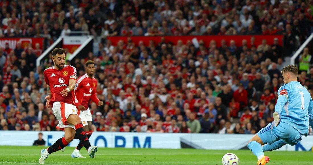 Bruno Fernandes hỏng ăn khi đối mặt thủ môn Leno ở phút 29 trận Man Utd thắng Fulham 1-0 thuộc vòng 1 Ngoại hạng Anh ngày 16/8. Ảnh: Reuters