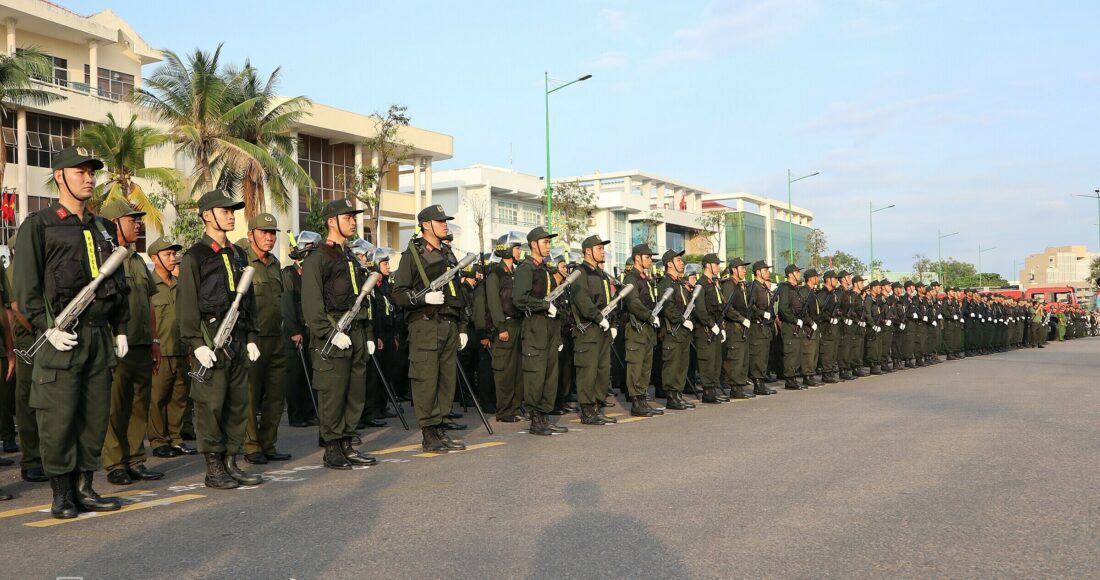 Cảnh sát có vũ trang cùng tham gia với các lực lượng nghiệp vụ trấn áp tội phạm. Ảnh: Việt Quốc