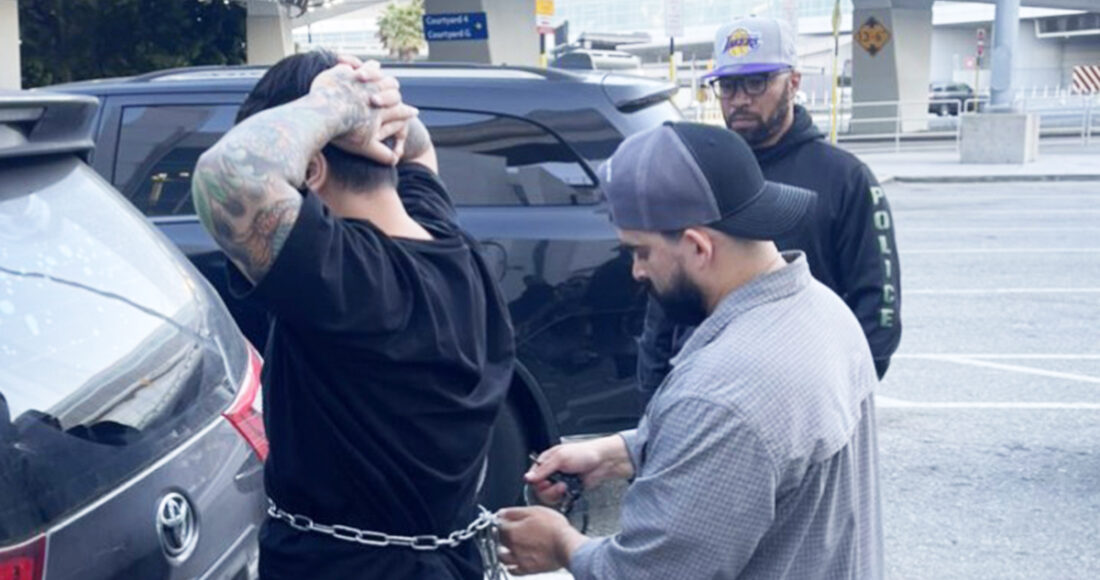 Polie Phan, một trong 2 nghi phạm gốc Việt mang truy nã Interpol khi Giết người tại Mỹ được Bộ Công an bàn giao cho cảnh sát Mỹ di lý về nước. Ảnh:Công an cung cấp