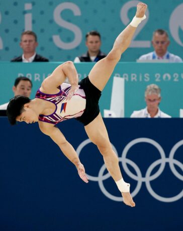 Carlos Yulo thi đấu nội dung tự do nam thể dục dụng cụ Olympic Paris 2024. Ảnh: Reuters