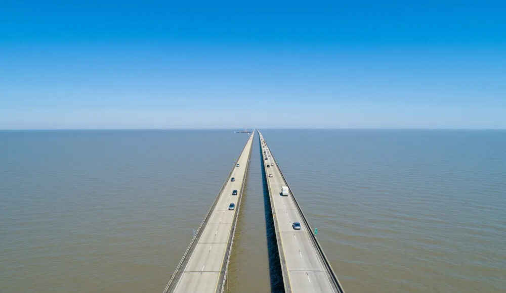 Cầu Hồ Pontchartrain dài 38,35 km. Ảnh: Mark Runde
