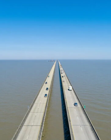 Cầu Hồ Pontchartrain dài 38,35 km. Ảnh: Mark Runde