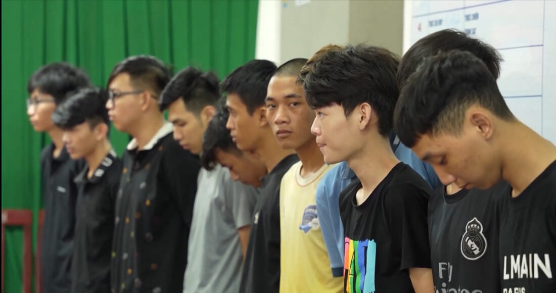 Một số người tham gia vụ việc. Ảnh: Tường Vân