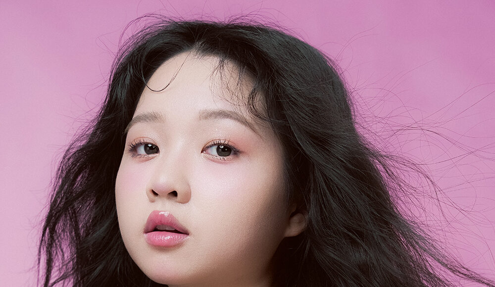 Đoàn phim Con Cám gây chú ý khi công bố dàn diễn viên chính của tác phẩm điện ảnh ra mắt tháng 9. Lâm Thanh Mỹ đóng Cám - phản diện của phim, đánh dấu vai chính đầu tiên của diễn viên 19 tuổi trên màn ảnh rộng. Đạo diễn Trần Hữu Tấn kỳ vọng cô khắc họa được tâm lý phức tạp, quá khứ nhiều nỗi đau của Cám. Kịch bản được cải biên, có nhiều chi tiết thay đổi về tính cách, cuộc đời các nhân vật so với truyện cổ.