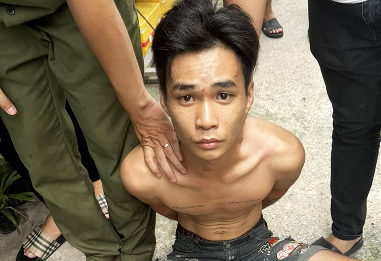 Lê Thành Dư lúc bị bắt giữ. Ảnh: Lê Đức