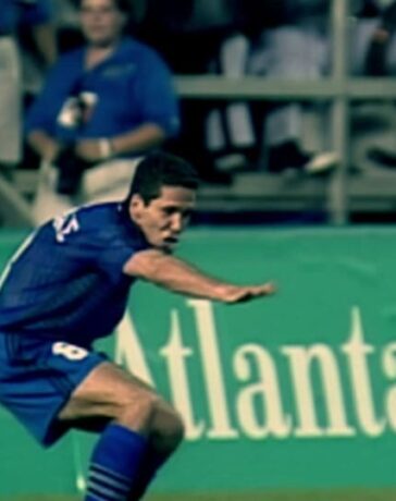 Diego Simeone mừng sau khi ghi bàn trong trận ra quân thắng Mỹ 3-1 ở Olympic Atlanta 1996. Ảnh: Olympics